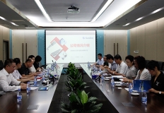南山區(qū)人大常委會(huì)副主任鄧志榮一行蒞臨長亮科技考察指導(dǎo)